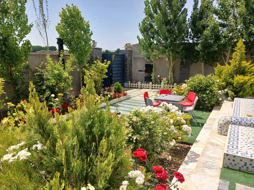    بی نام  