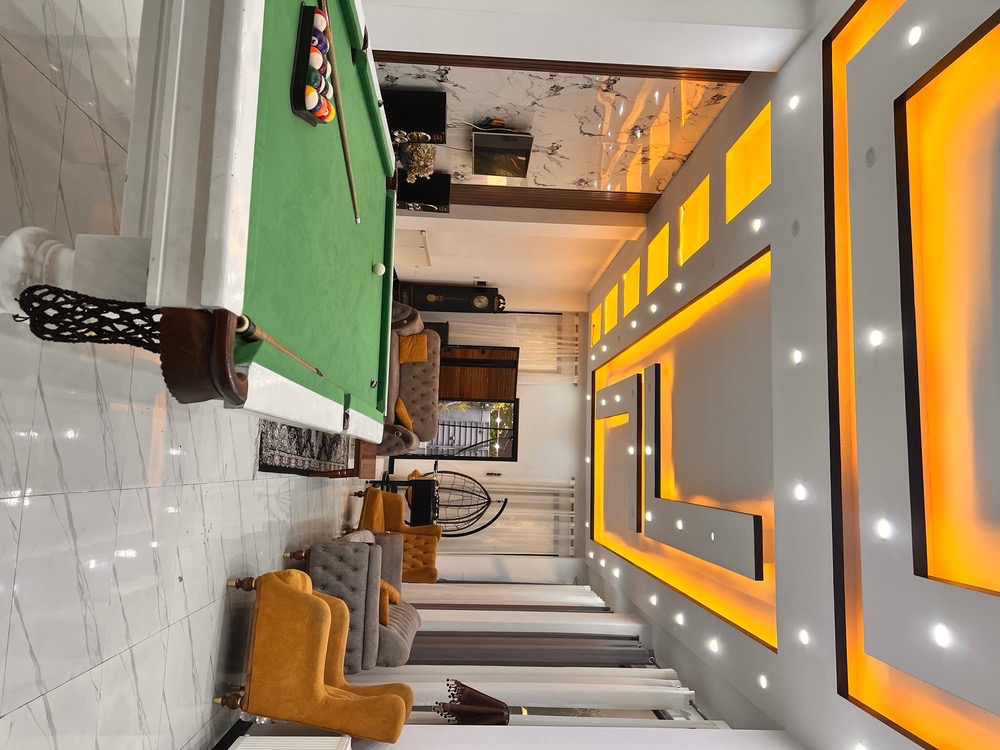    بی نام  