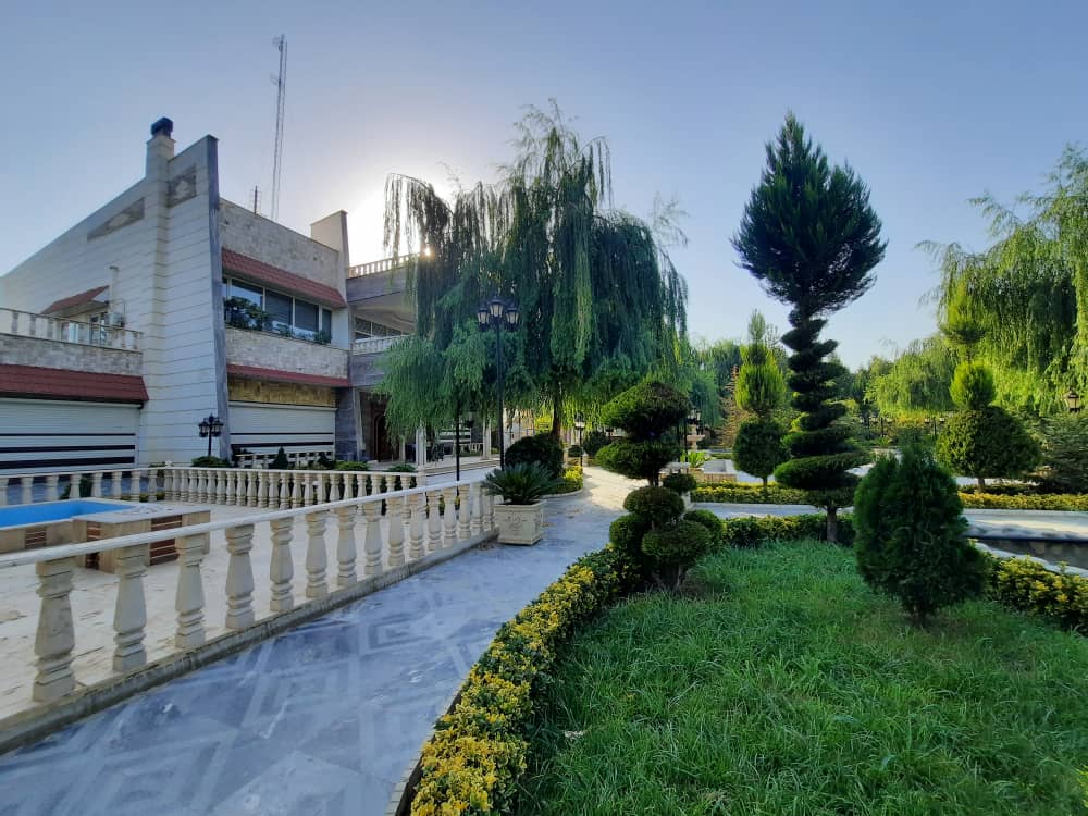    بی نام  