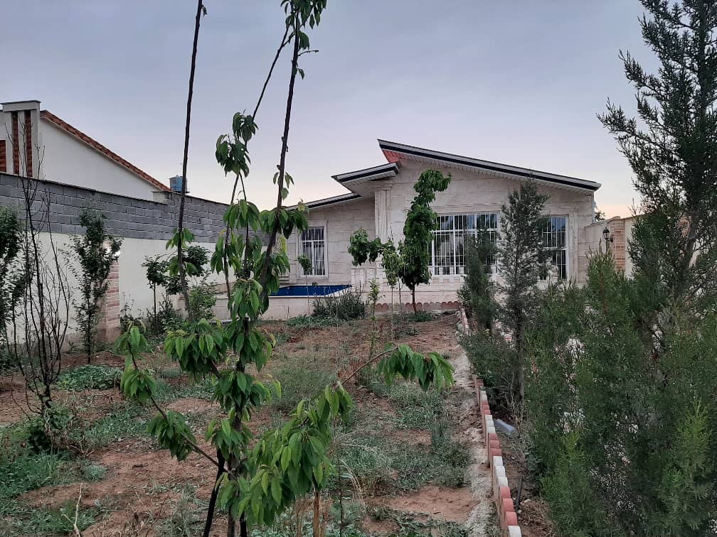    بی نام  