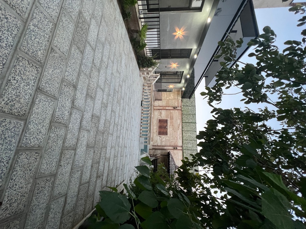    بی نام  