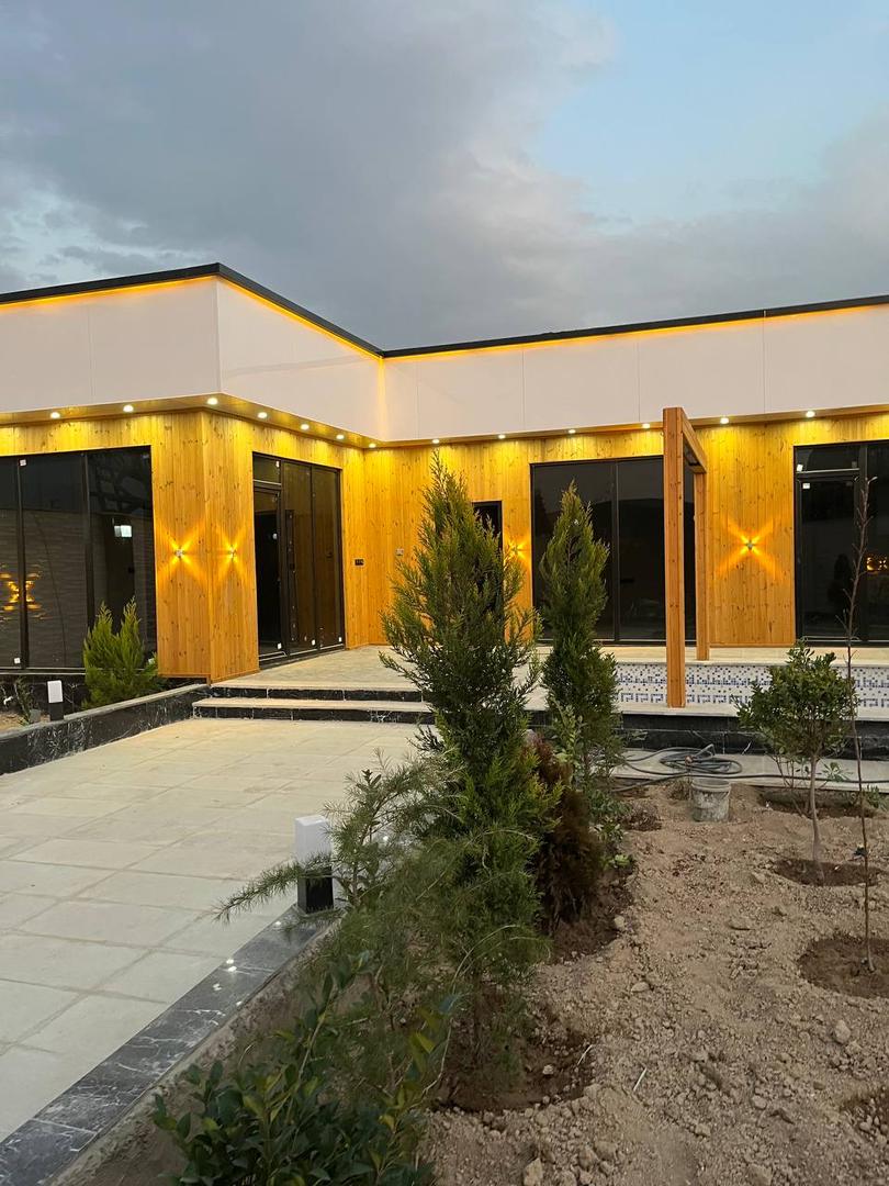    بی نام  