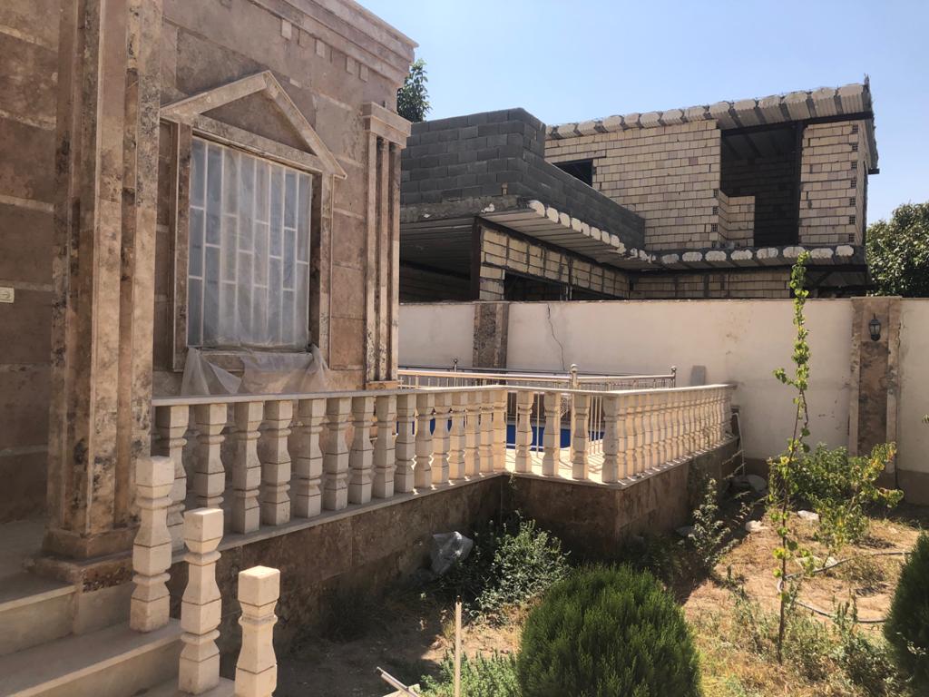    بی نام  