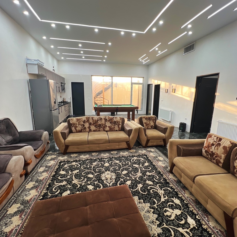    بی نام  