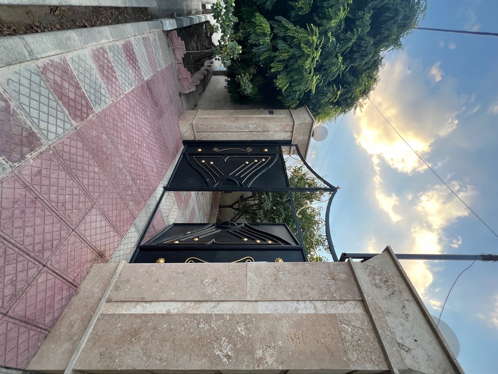   بی نام  