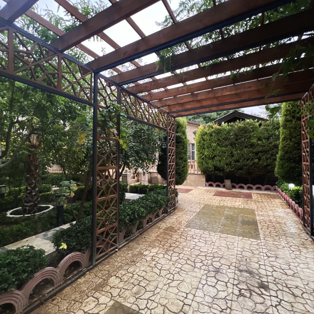    بی نام  