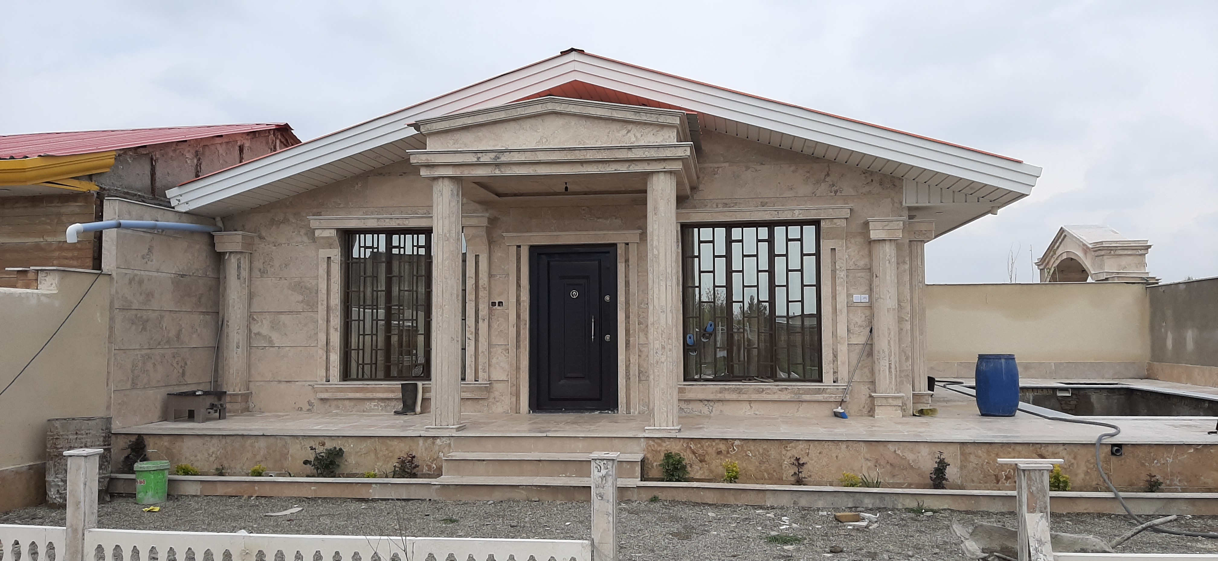    بی نام  