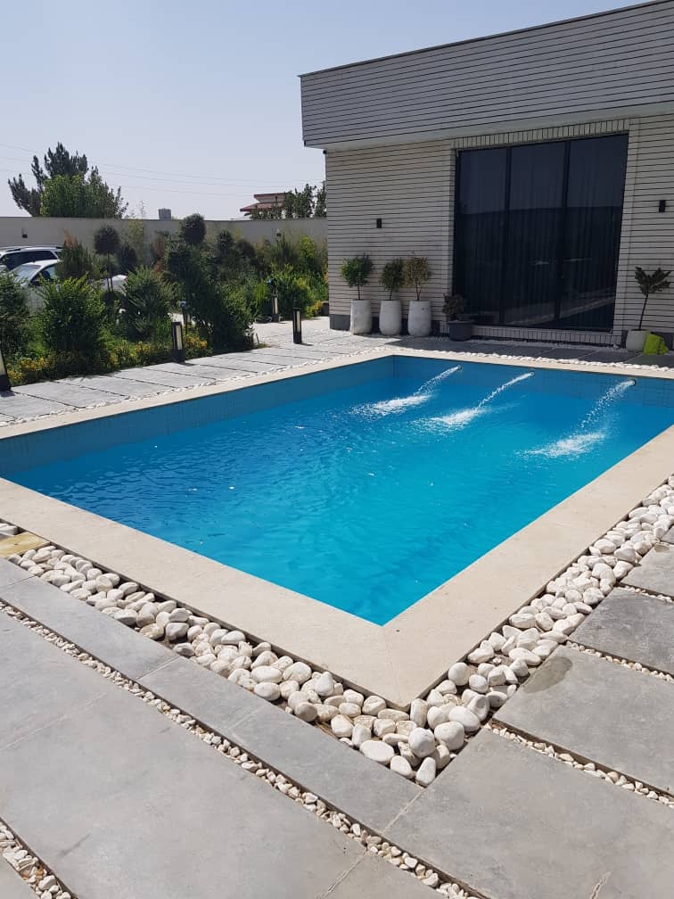    بی نام  