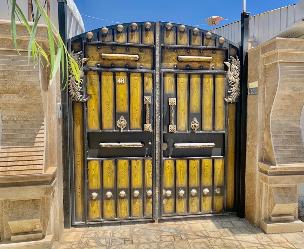    بی نام  