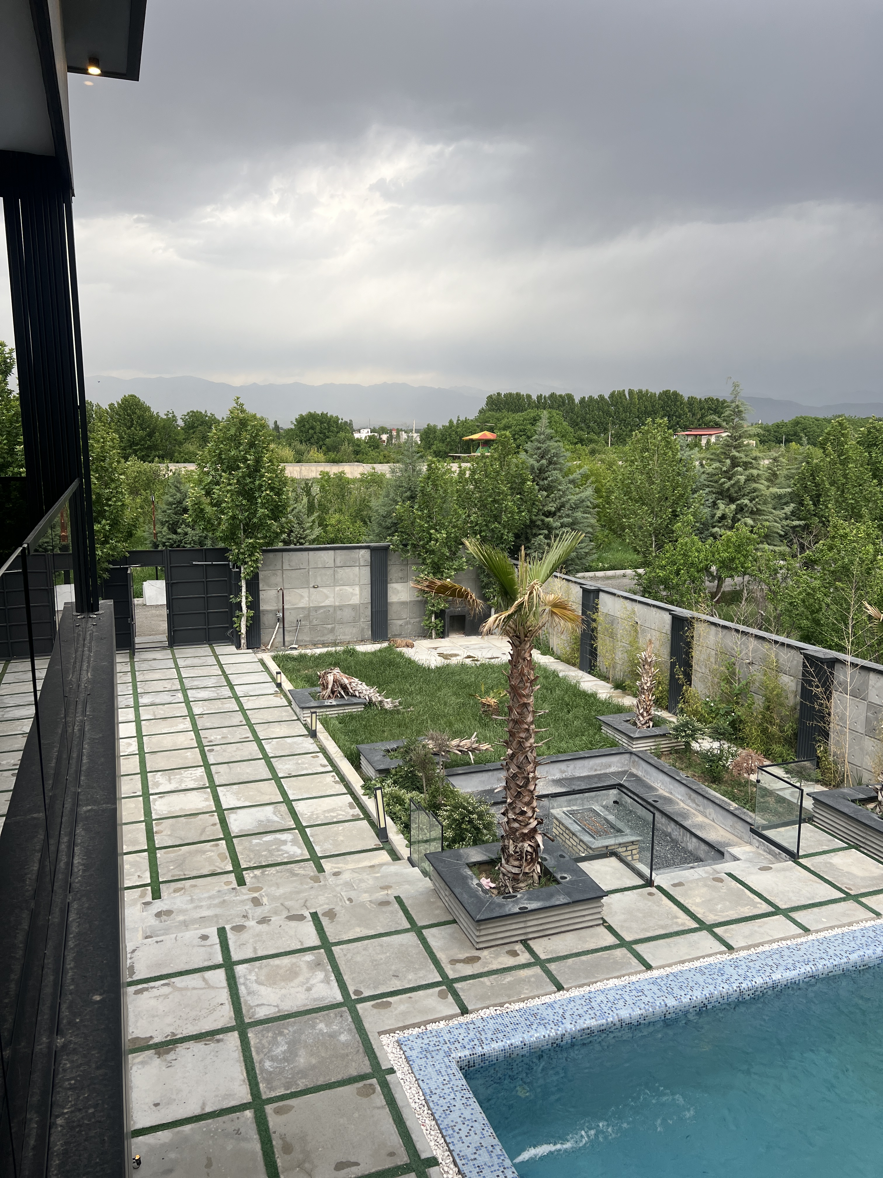    بی نام  
