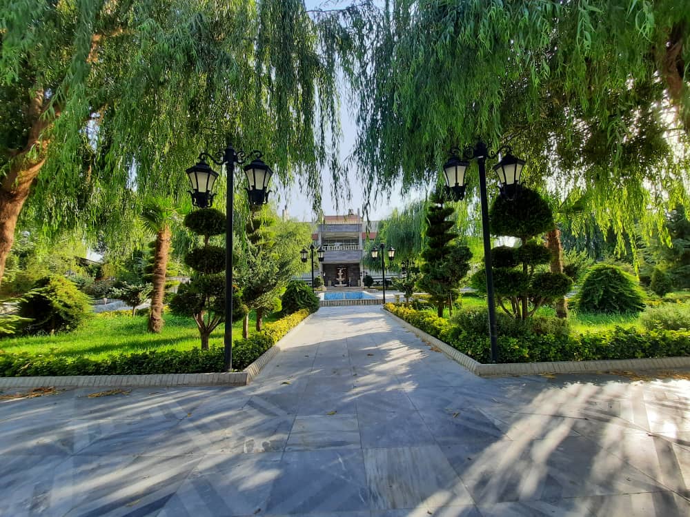    بی نام  