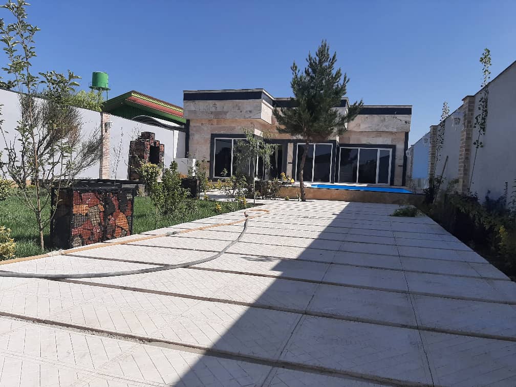    بی نام  