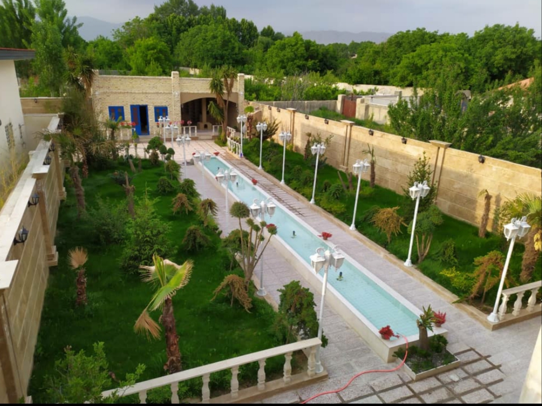    بی نام  