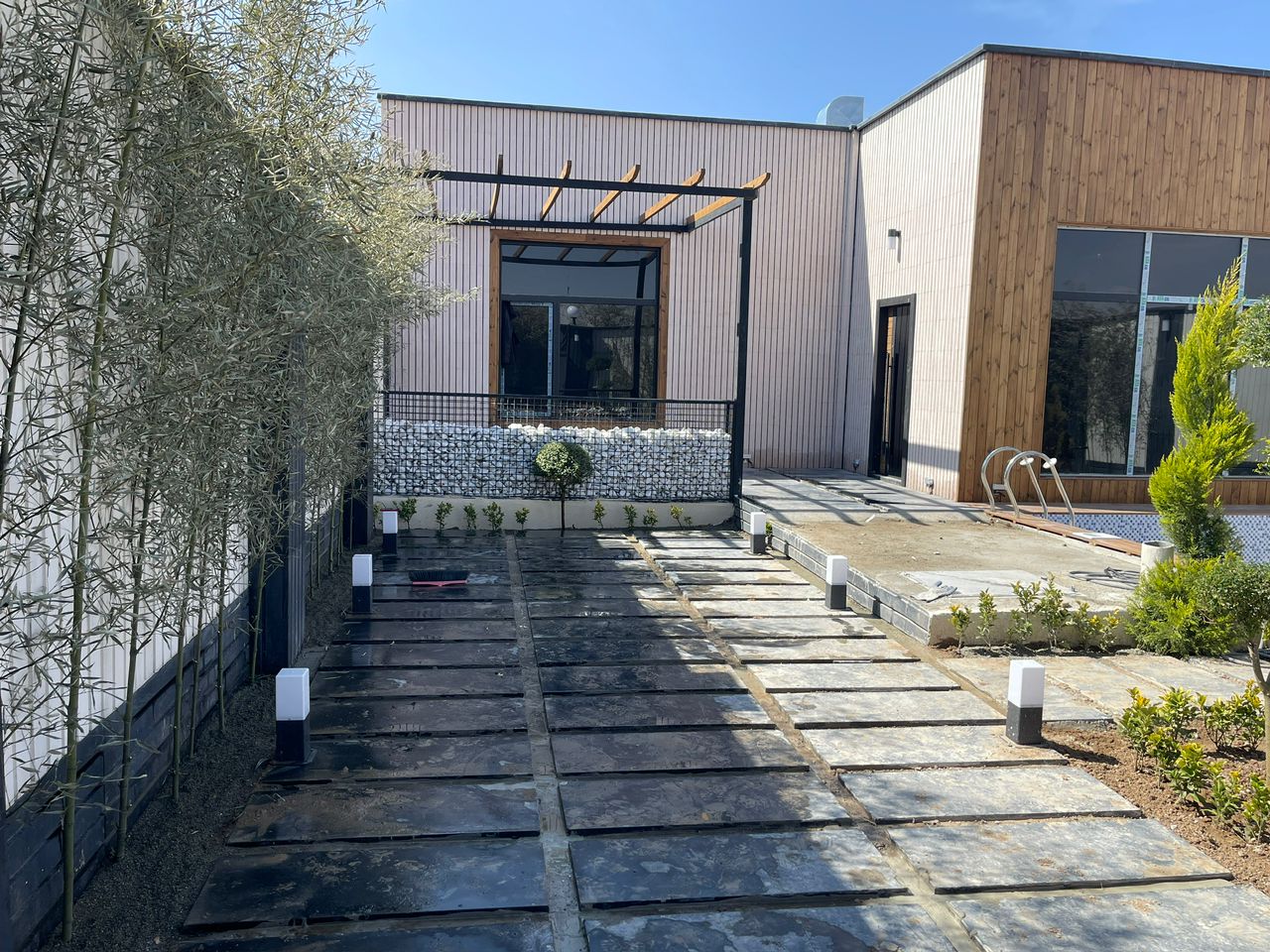    بی نام  
