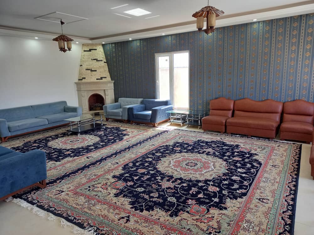    بی نام  