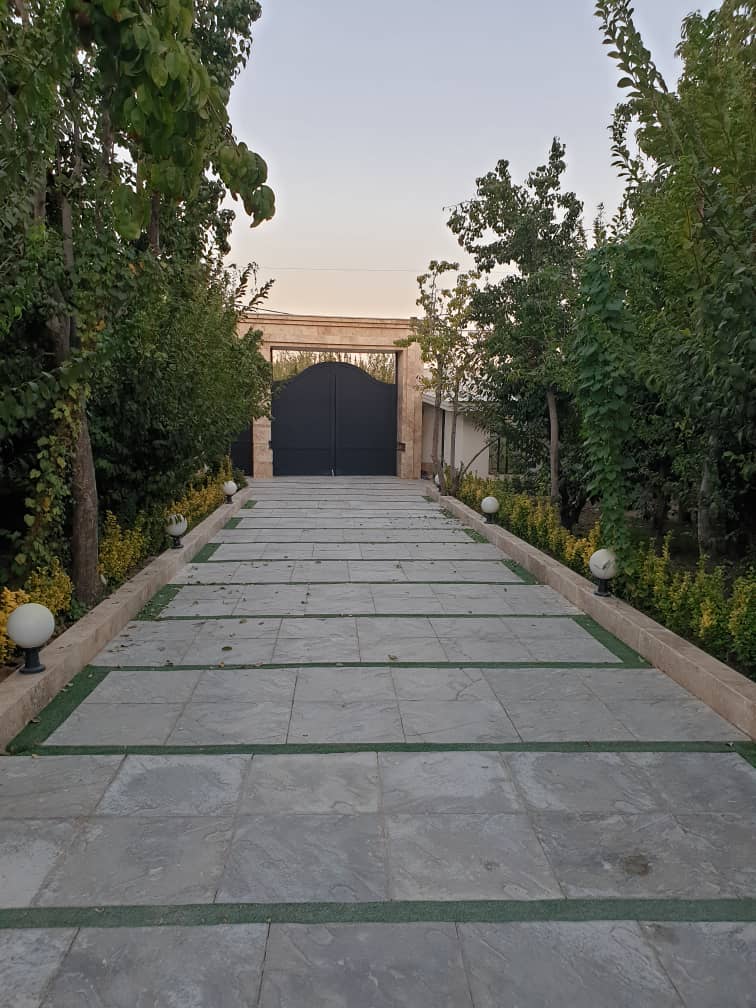    بی نام  