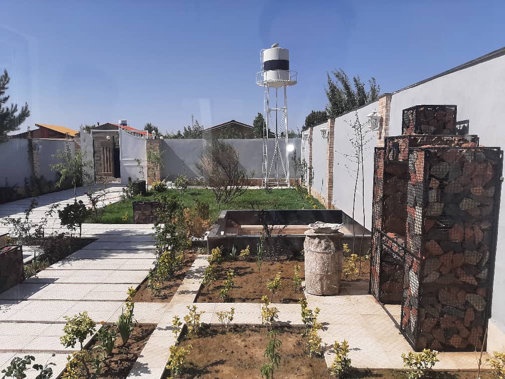    بی نام  