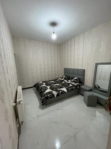    بی نام  