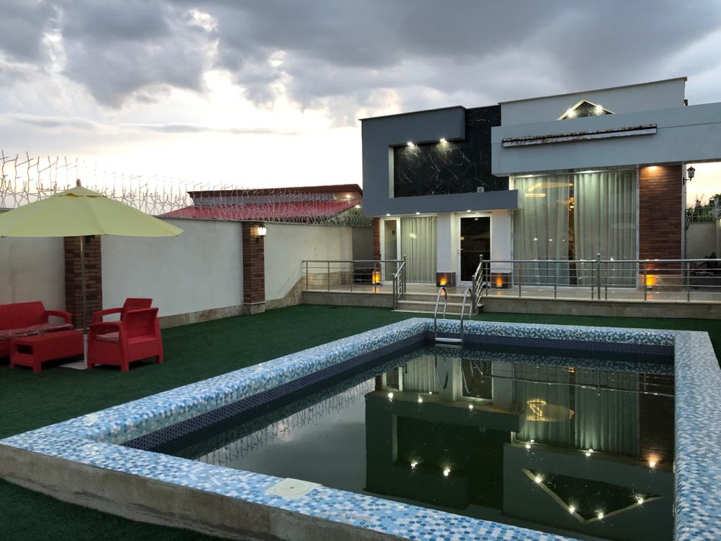    بی نام  