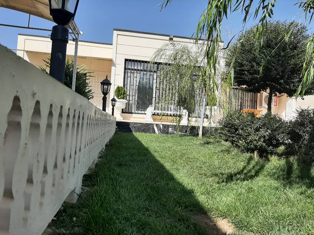    بی نام  