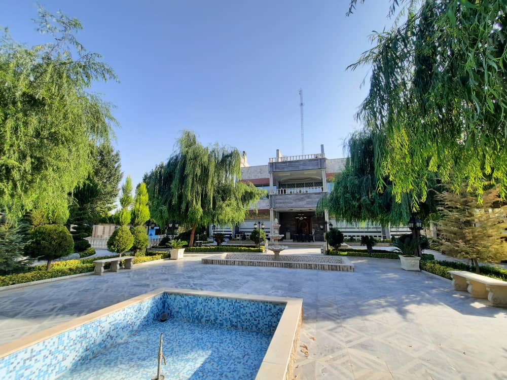    بی نام  