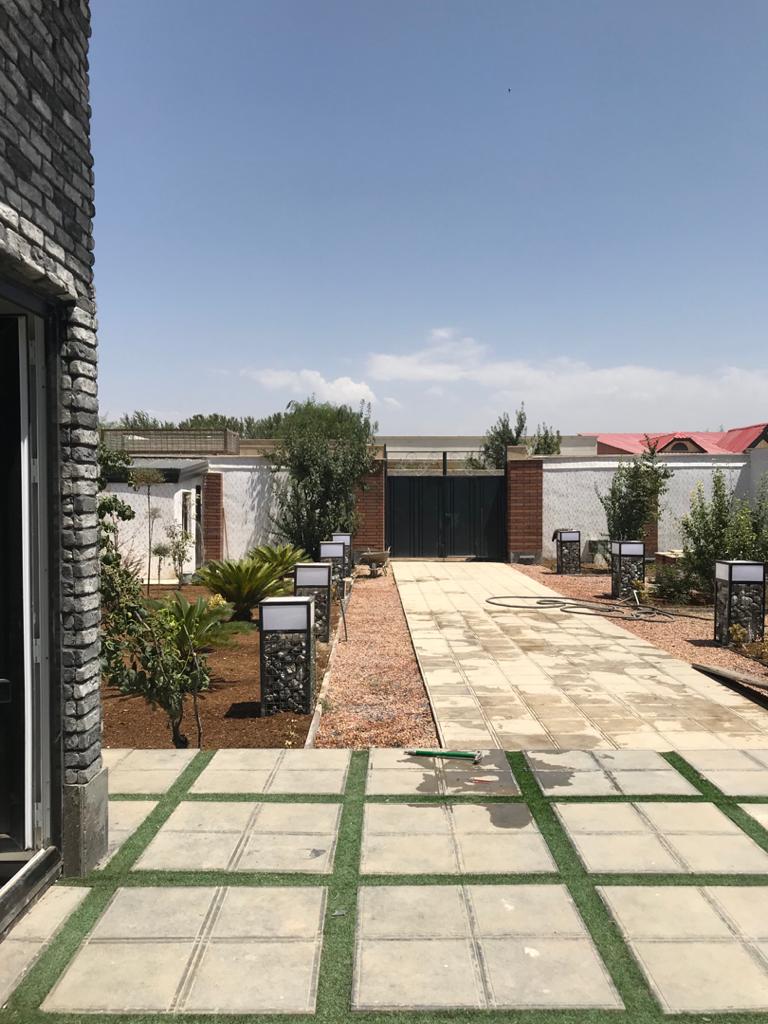    بی نام  