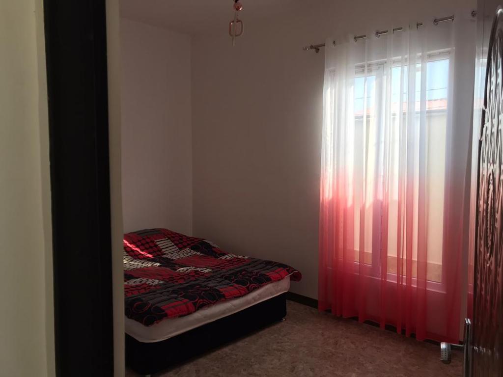    بی نام  