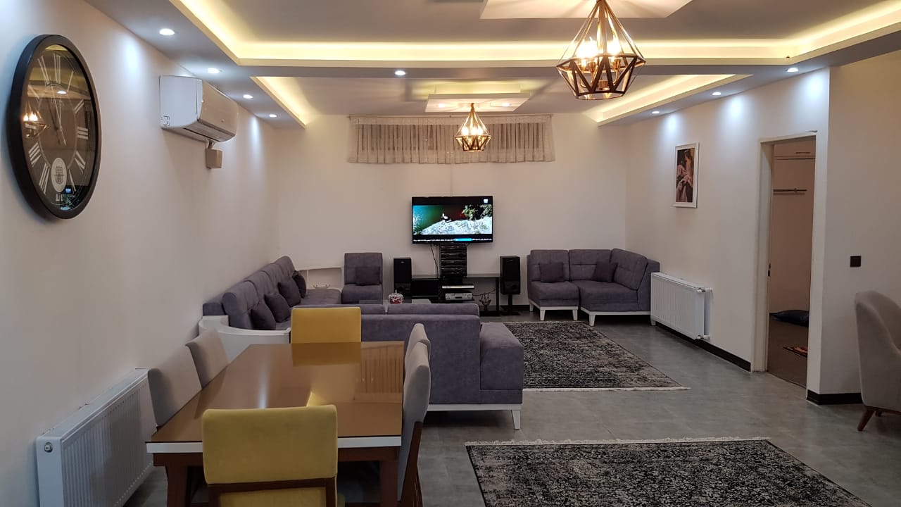    بی نام  