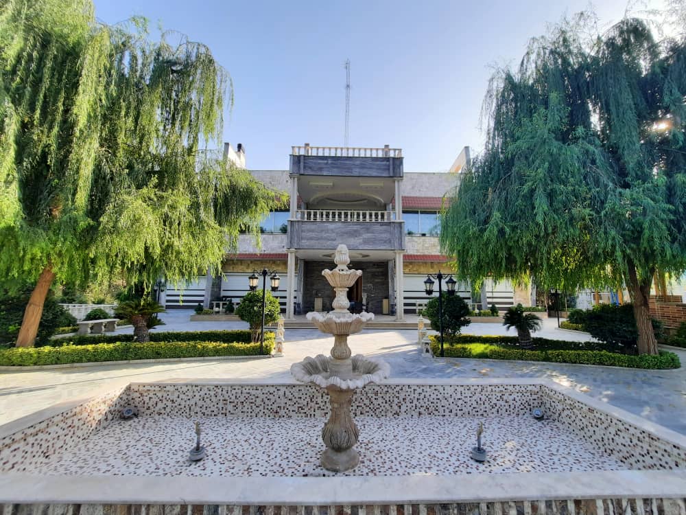    بی نام  