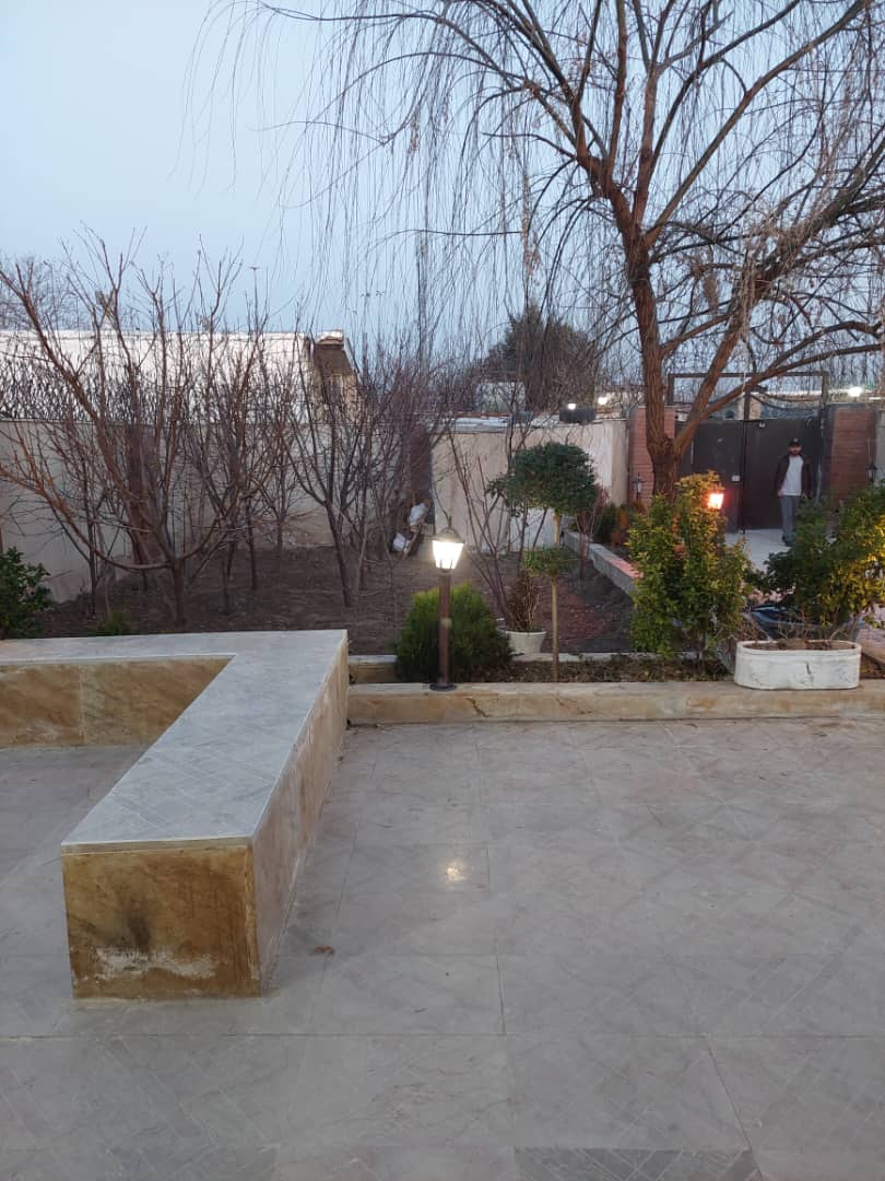    بی نام  