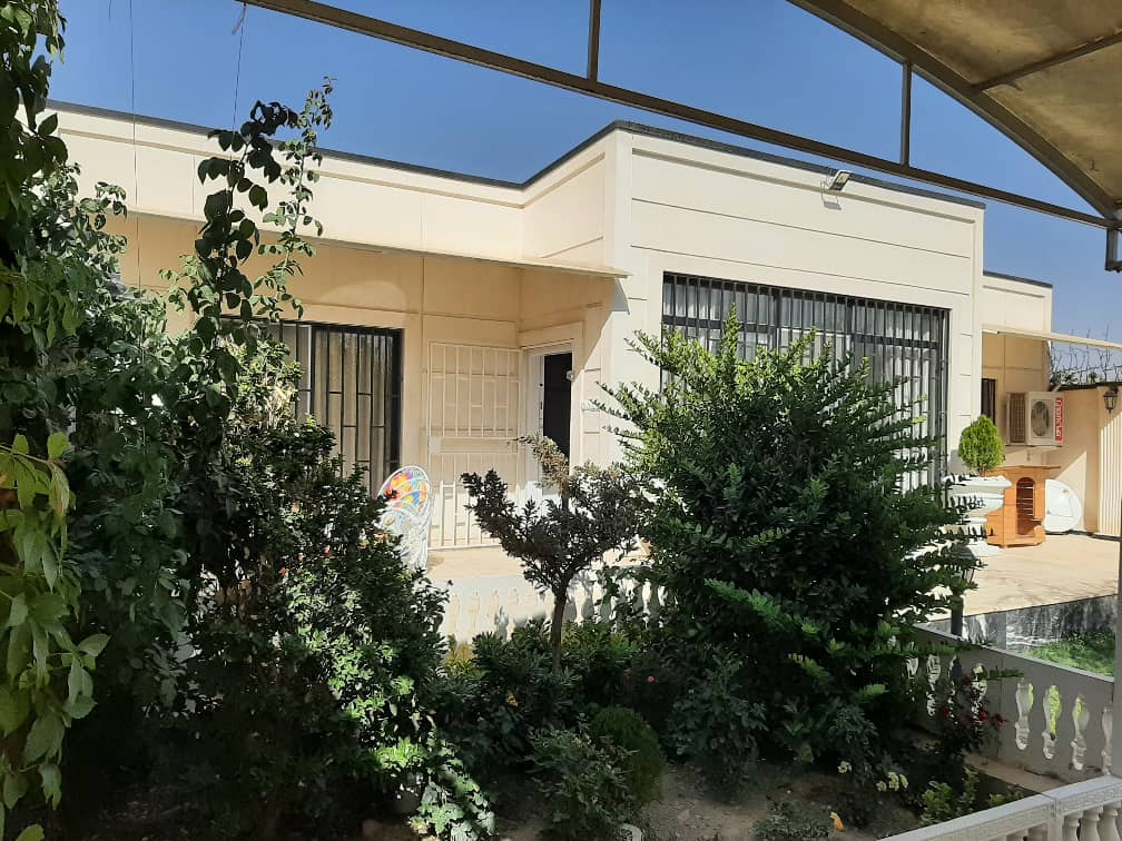    بی نام  